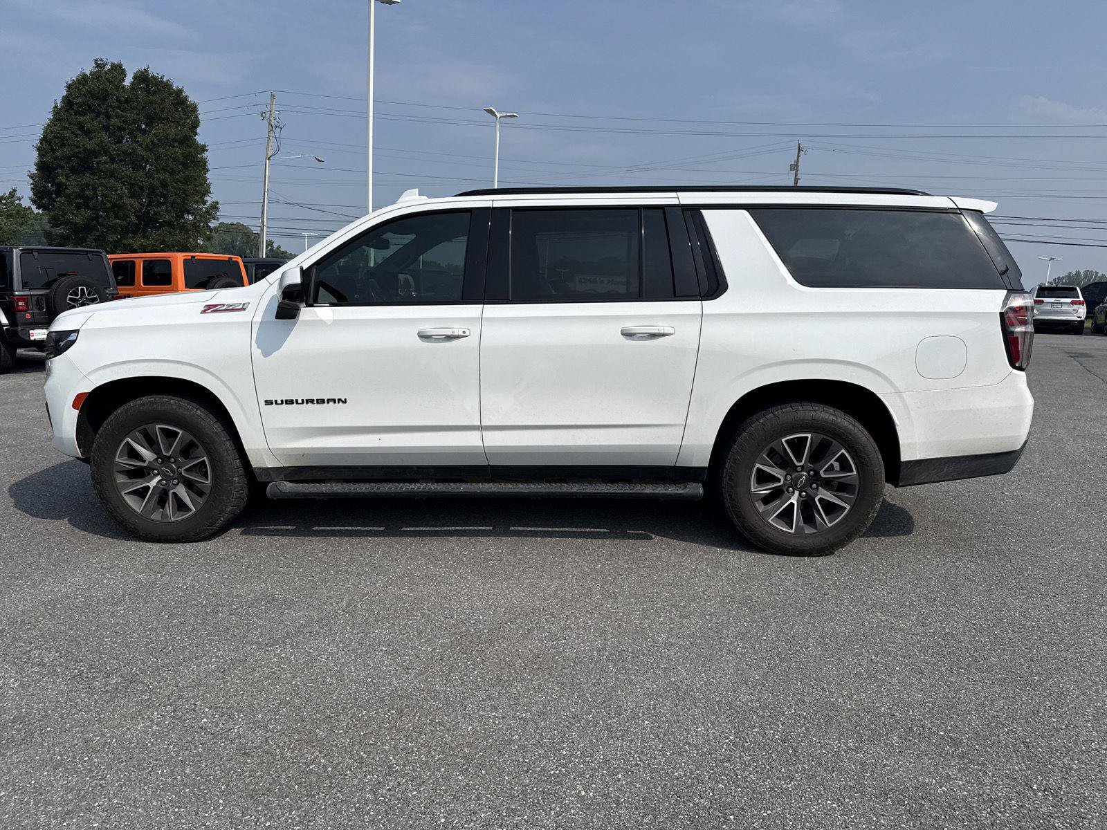 Used 2021 Chevrolet Suburban Z71 w/ Z71 Signature Package AWD/4WD image 8