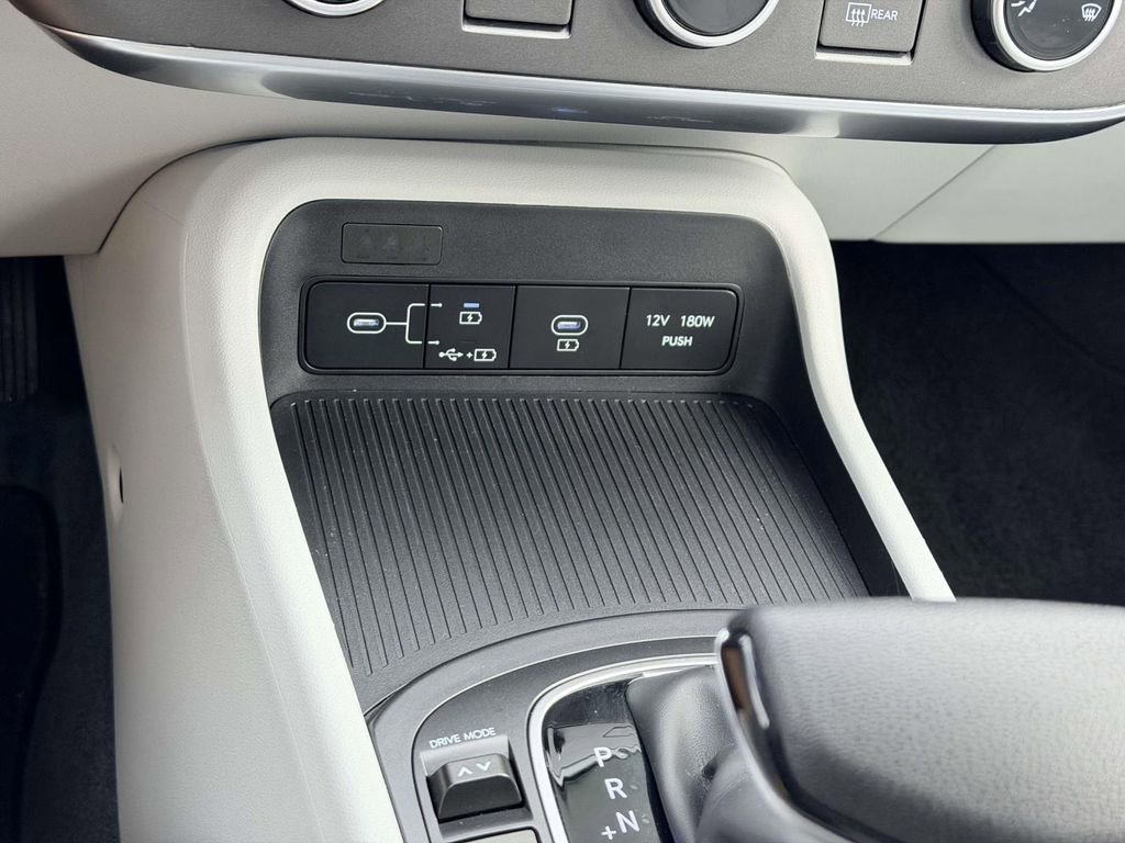 Used 2025 Hyundai Kona SE image 6