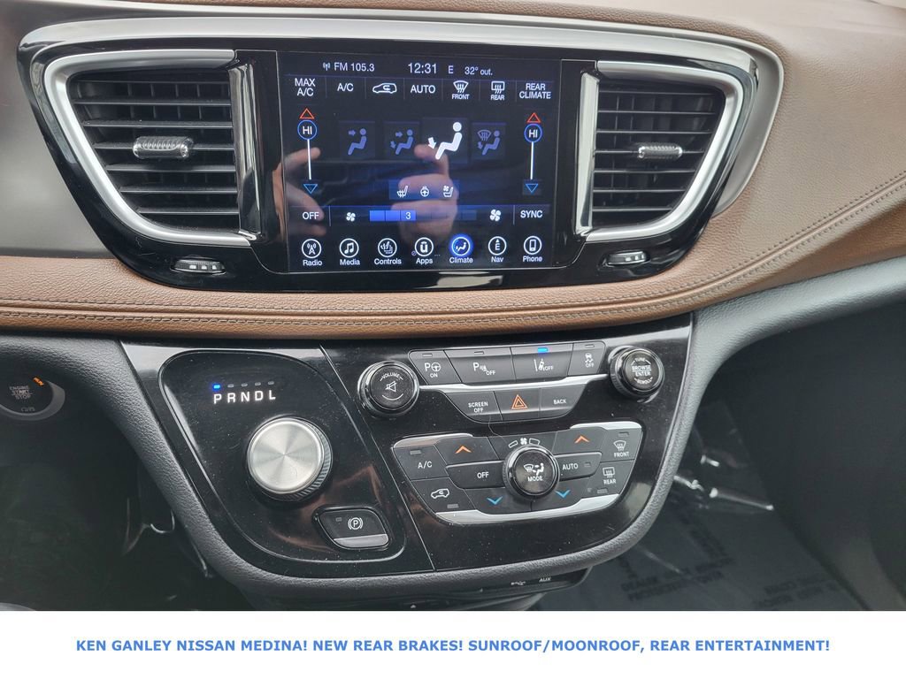 Used 2017 Chrysler Pacifica Limited image 26