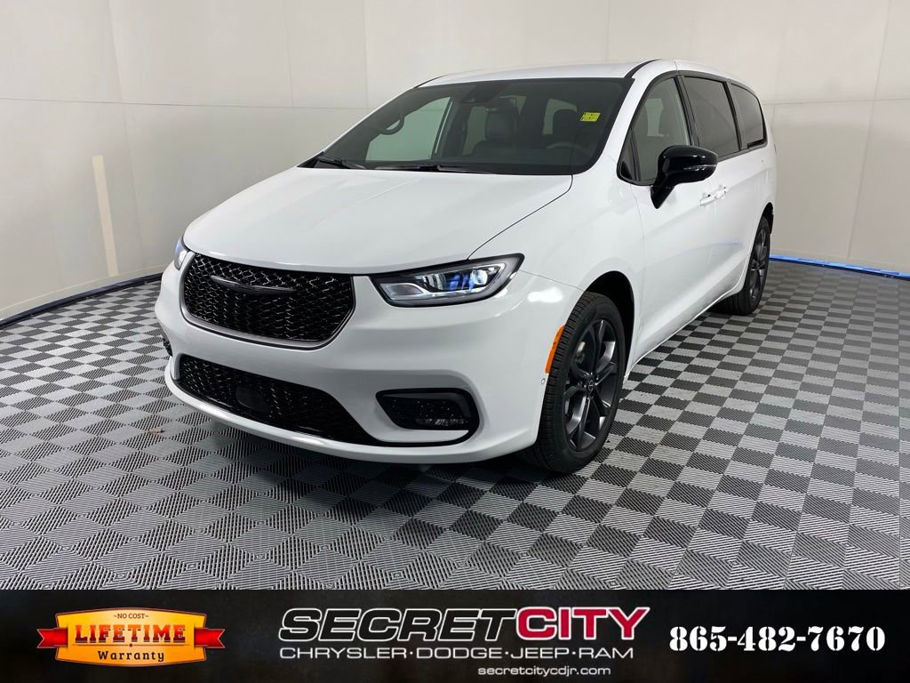 New 2026 Chrysler Pacifica Select image 3