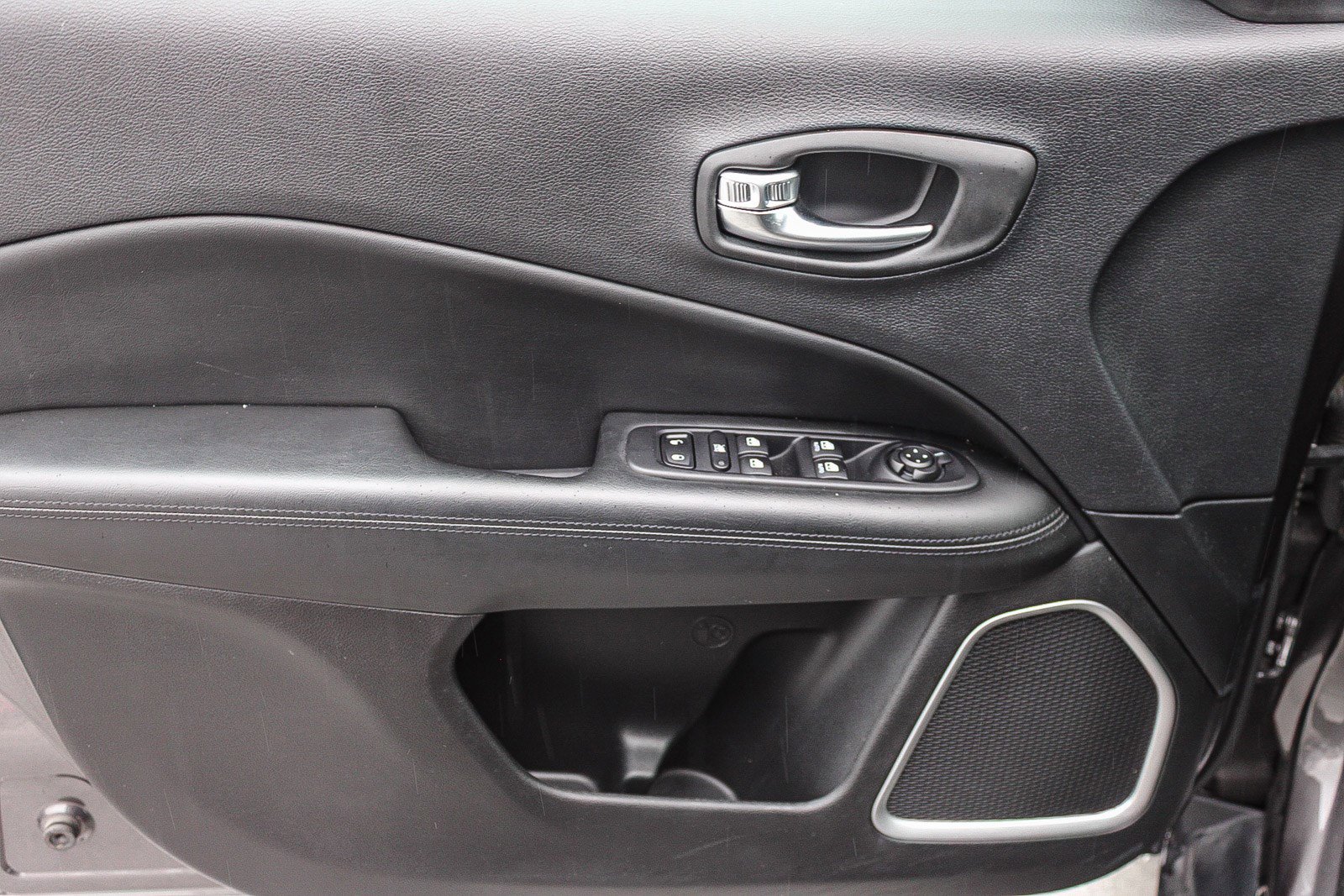 Used 2020 Jeep Compass Latitude image 21