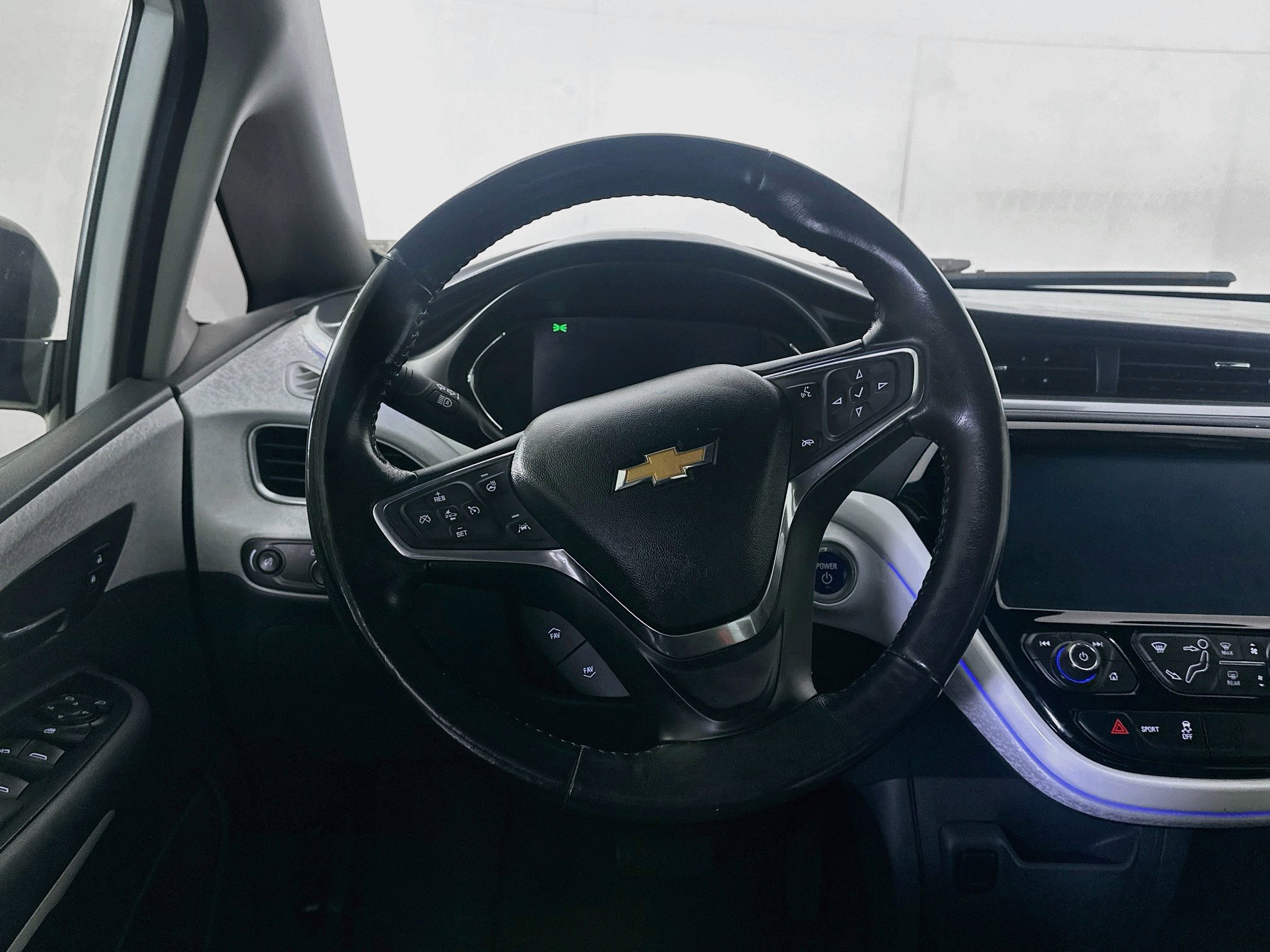 Used 2019 Chevrolet Bolt Premier w/ Infotainment Package FWD image 18