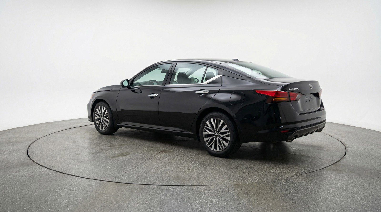 Used 2025 Nissan Altima 2.5 SV image 6