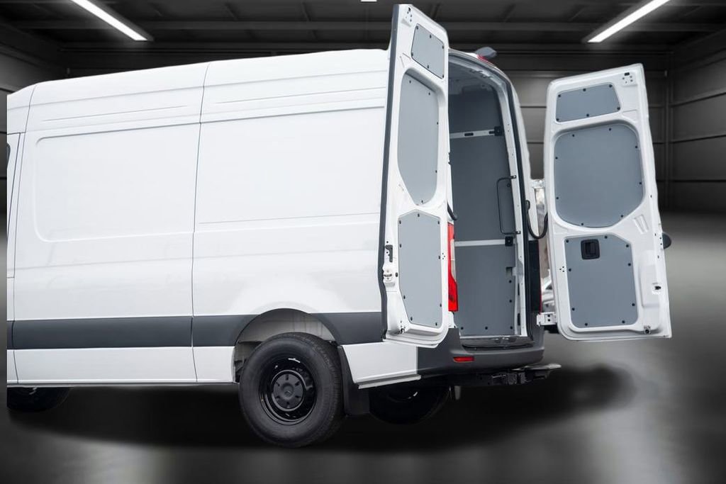 Used 2025 Mercedes-Benz Sprinter 2500 image 18