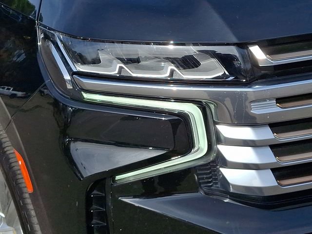 Used 2021 Chevrolet Suburban High Country w/ Premium Package image 11