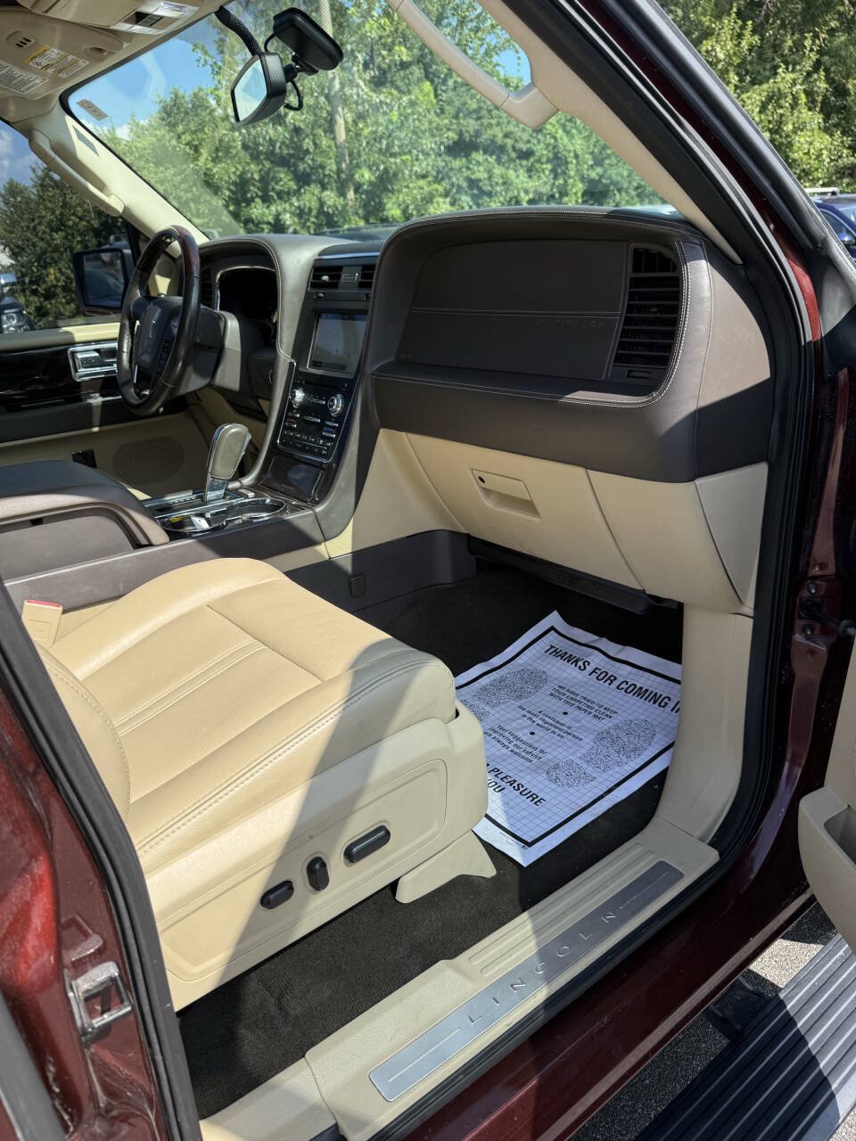 Used 2016 Lincoln Navigator Reserve AWD/4WD image 24