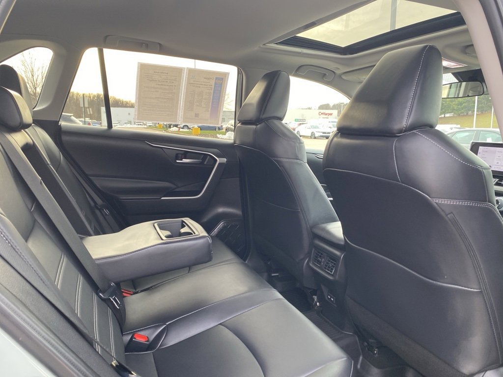 Used 2023 Toyota RAV4 XLE Premium image 14
