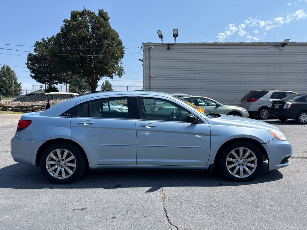 Used 2013 Chrysler 200 Limited FWD image 5