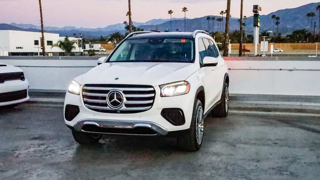 Used 2024 Mercedes-Benz GLS 450 4MATIC image 3