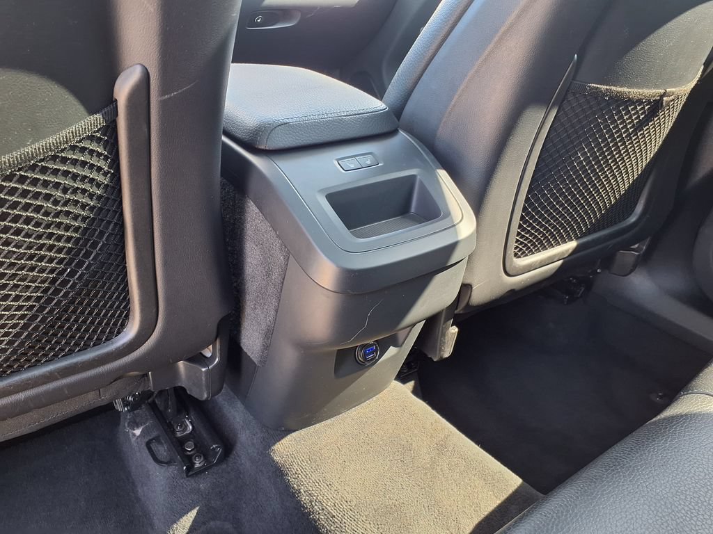 Used 2019 Volvo XC60 T5 Momentum w/ Multimedia Package AWD/4WD image 19