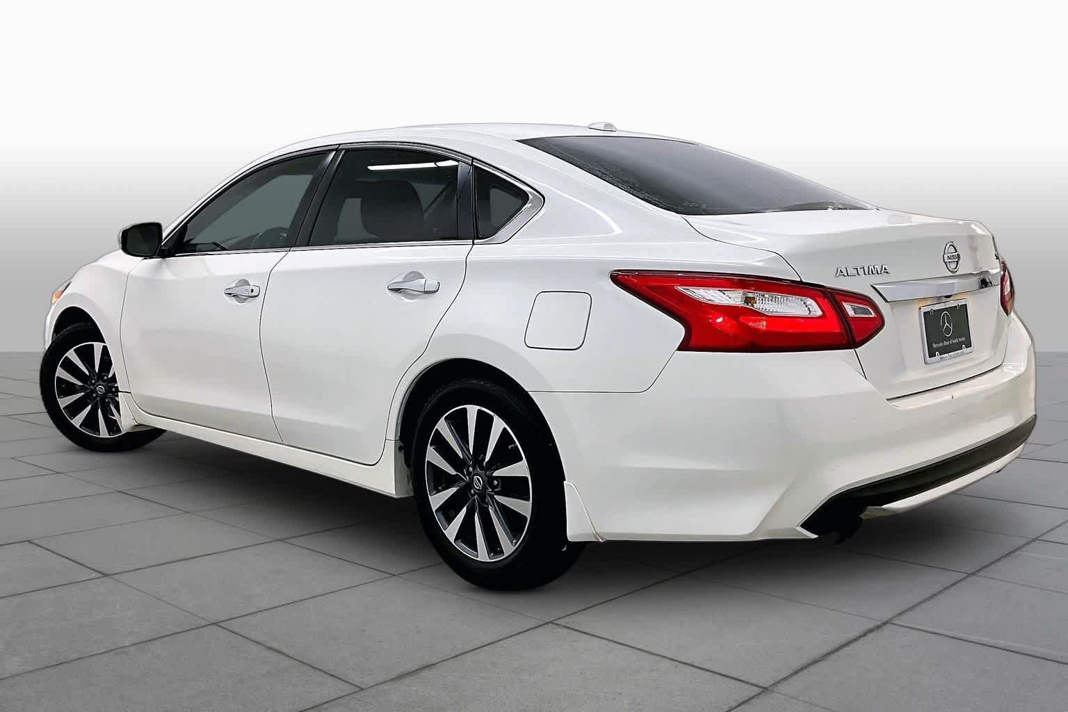 Used 2016 Nissan Altima 2.5 SL w/ 2.5 Technology Package FWD image 12