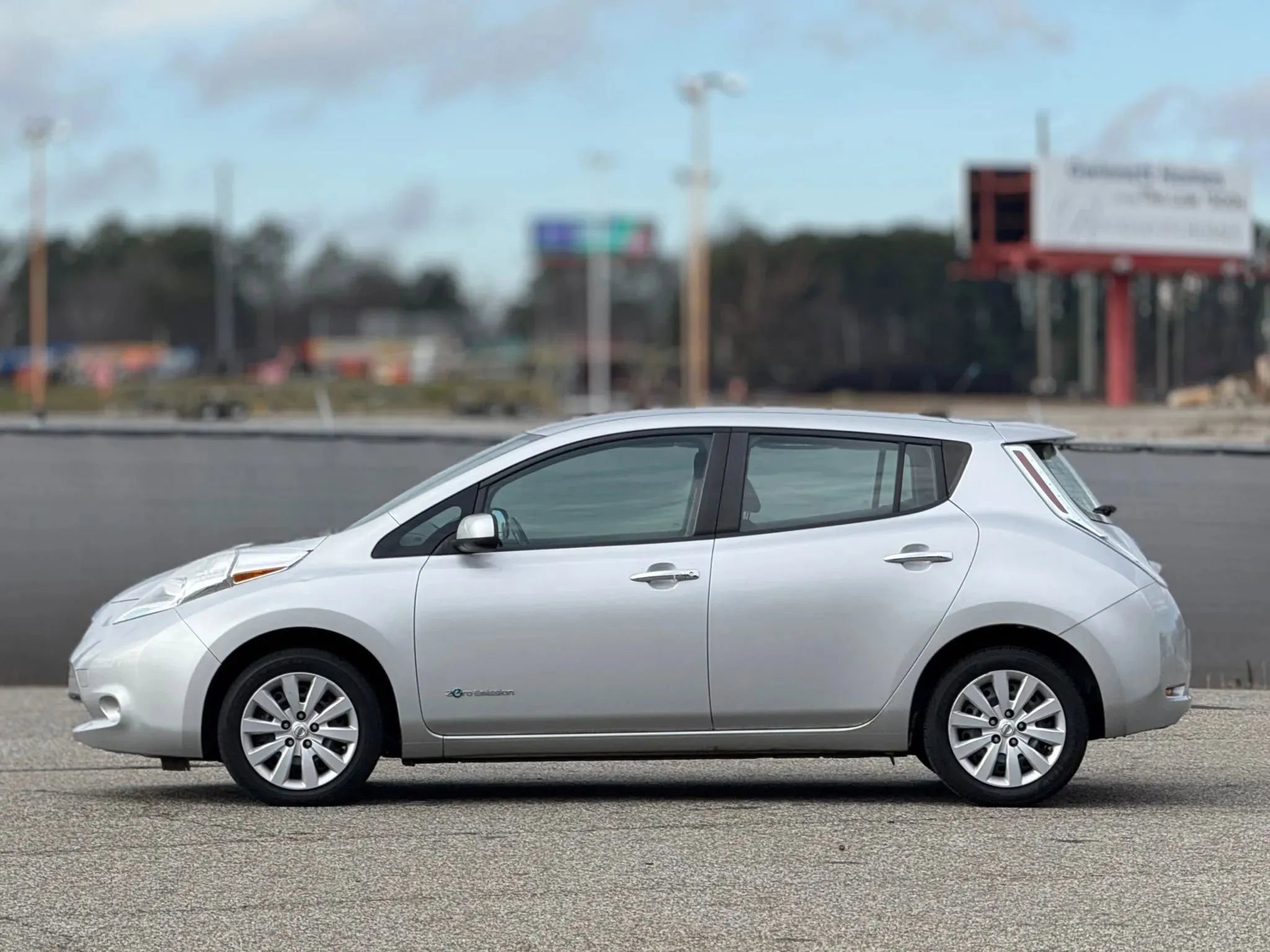 Used 2014 Nissan Leaf S image 8