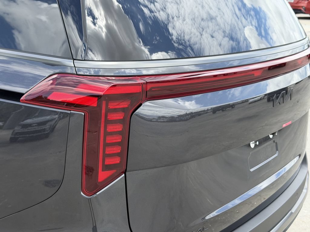 Certified 2026 Kia Carnival SX Prestige FWD image 11