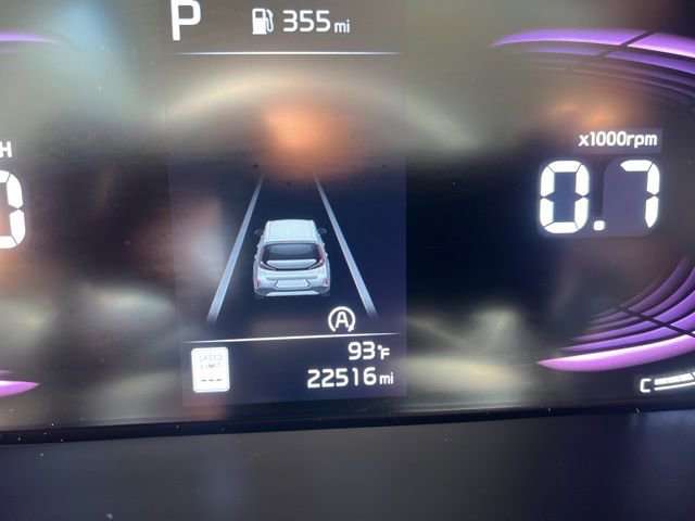 Used 2025 Kia Soul LX w/ LX Technology Package FWD image 11