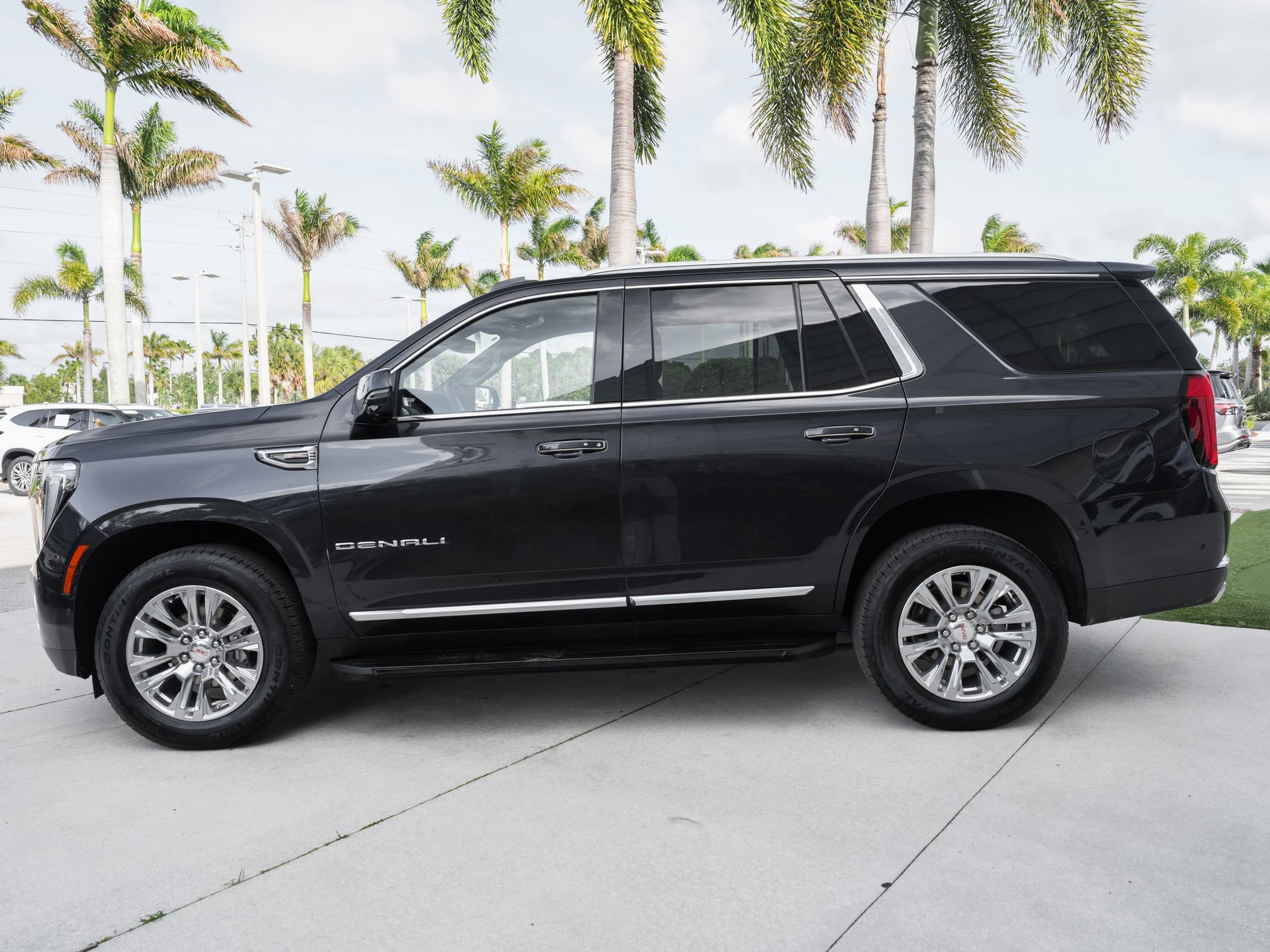Used 2025 GMC Yukon Denali RWD image 21
