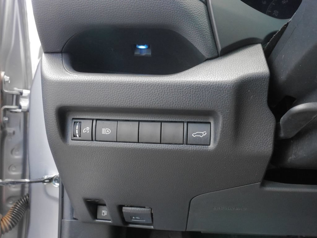 Used 2022 Toyota RAV4 XSE AWD/4WD image 25