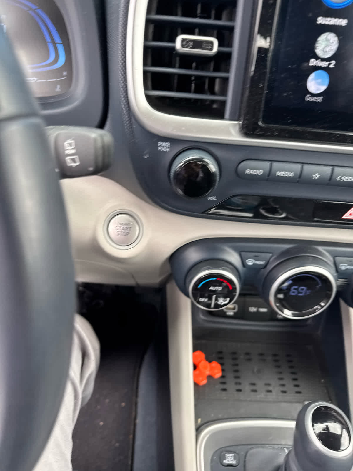 Used 2024 Hyundai Venue Limited FWD image 11