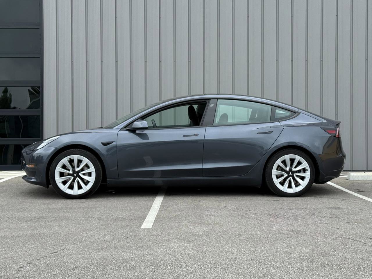 Used 2022 Tesla Model 3 Long Range AWD/4WD image 8