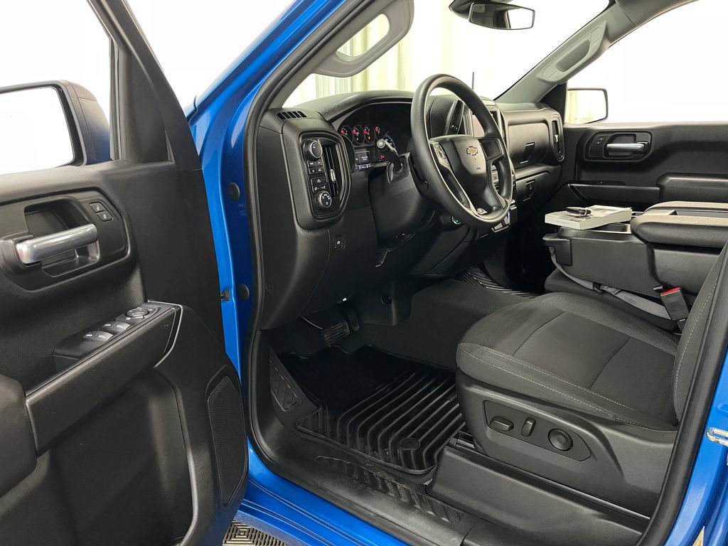 Certified 2023 Chevrolet Silverado 1500 Custom w/ 2.7L Blackout Package AWD/4WD image 18