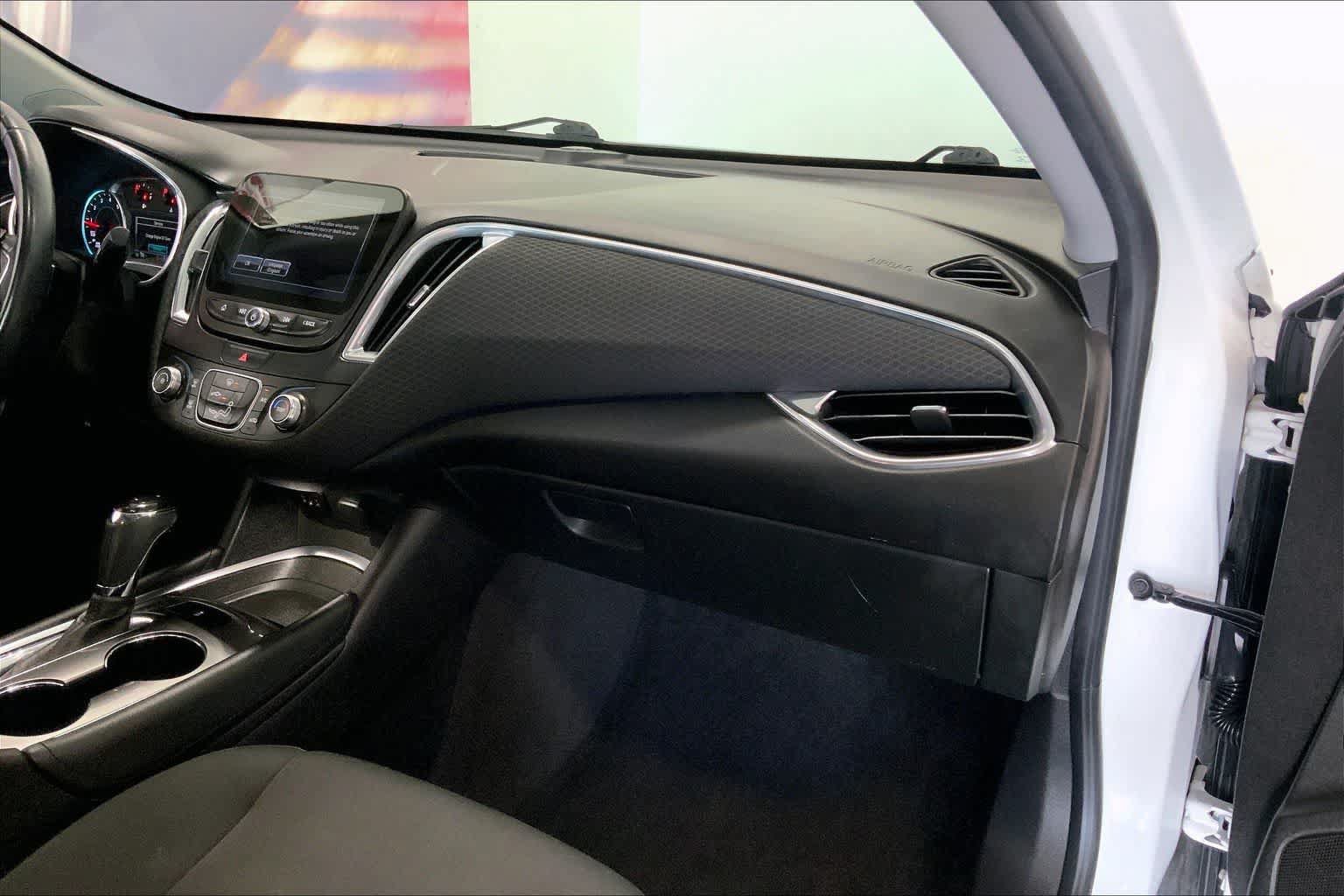 Used 2017 Chevrolet Malibu LT FWD image 21