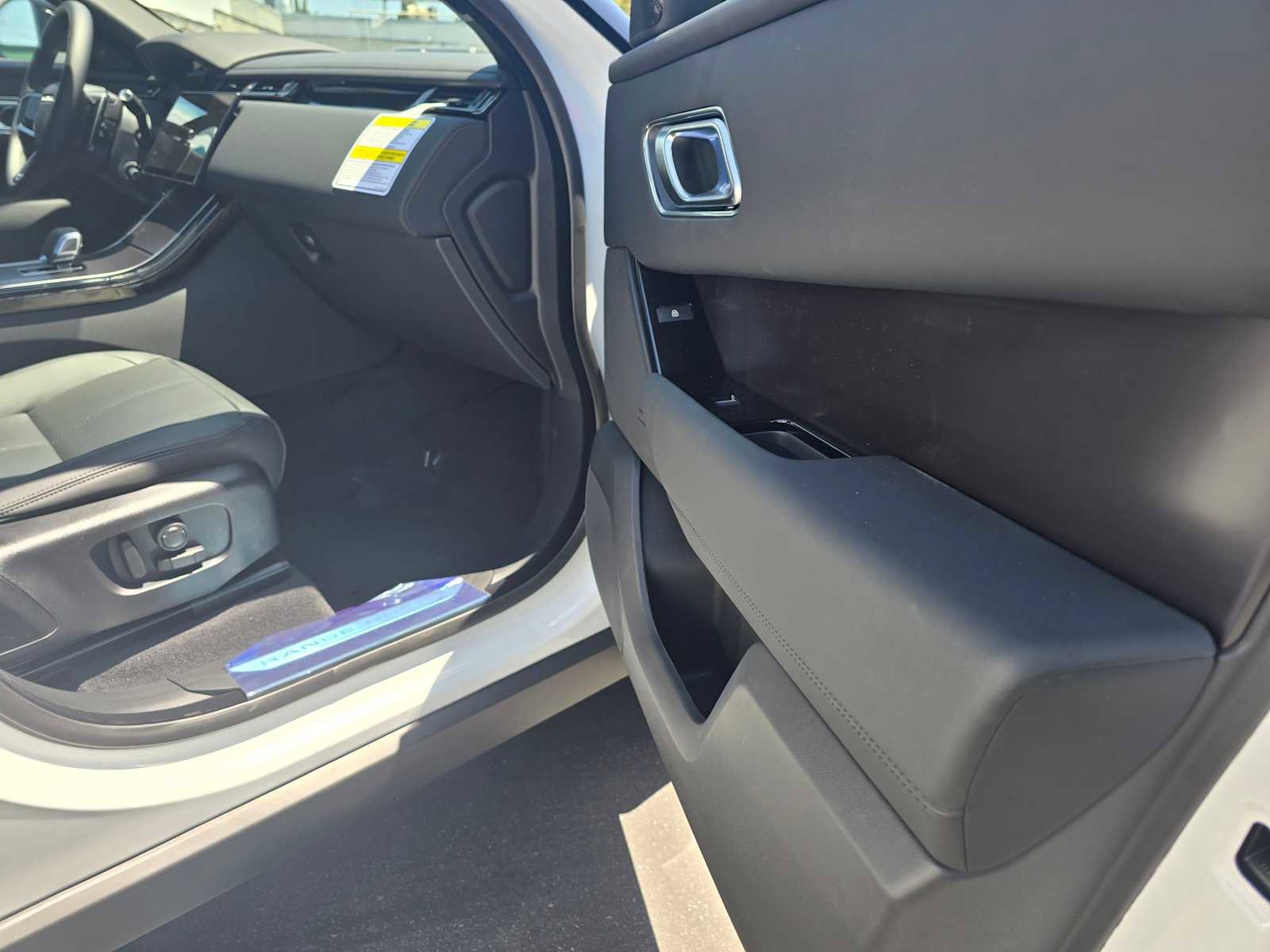 Certified 2026 Land Rover Range Rover Velar Dynamic SE image 10