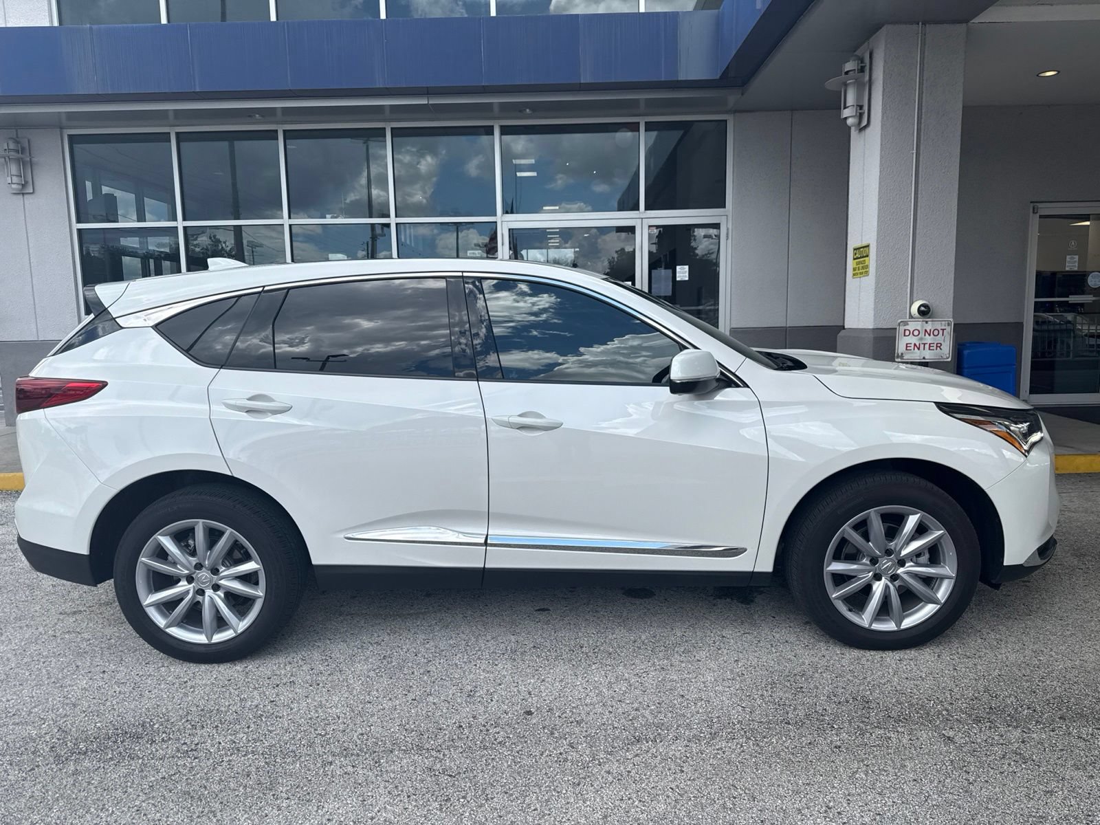 Used 2024 Acura RDX SH-AWD image 4
