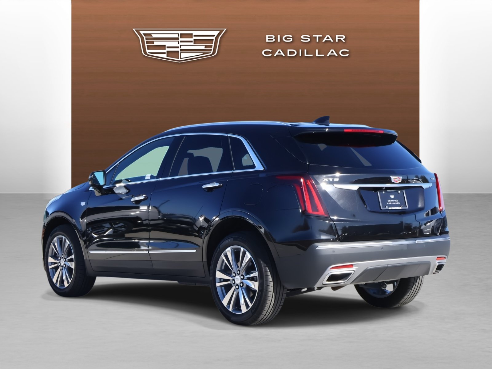 Certified 2025 Cadillac XT5 Premium Luxury FWD image 3