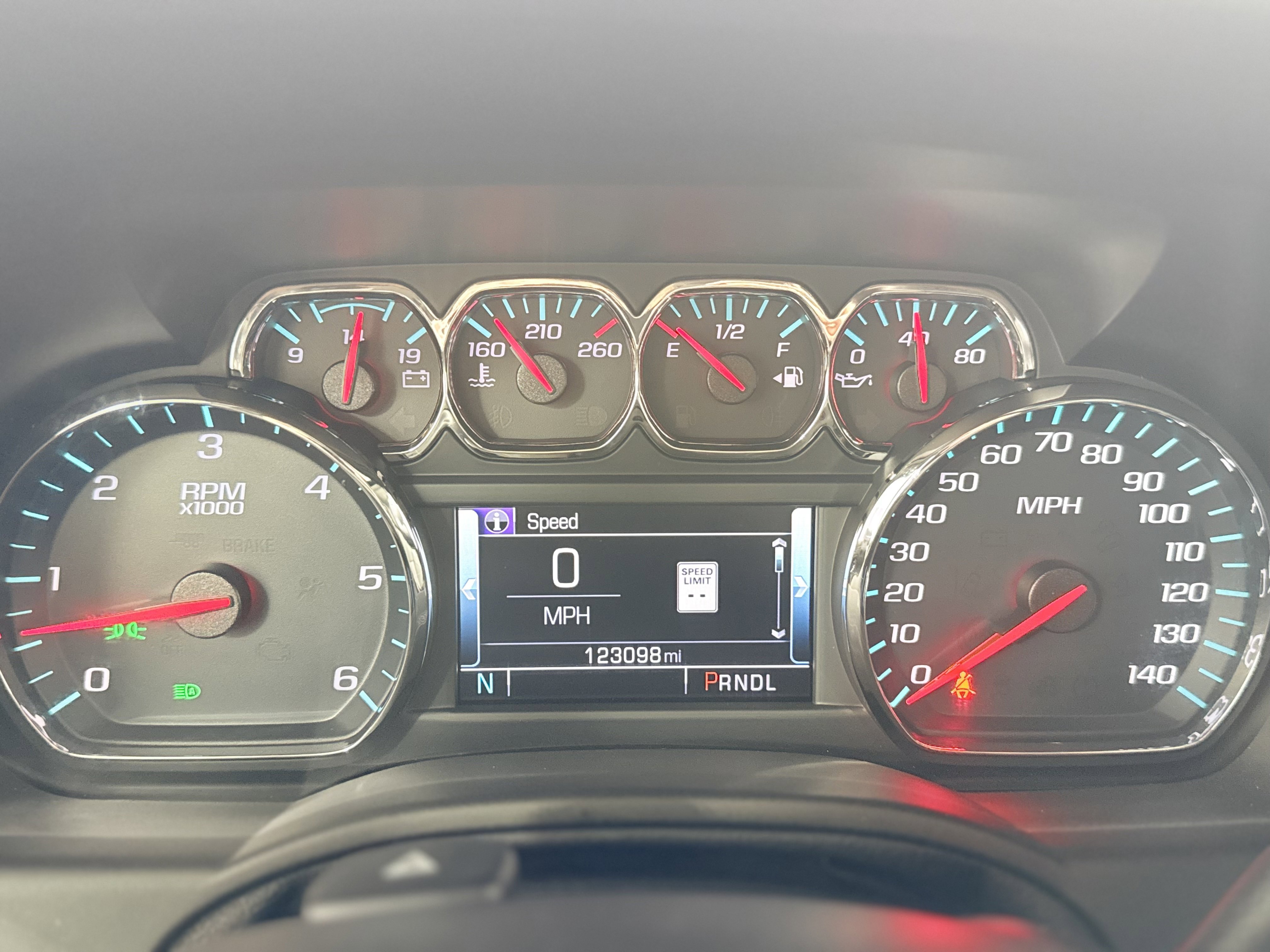 Used 2018 Chevrolet Suburban LT image 20