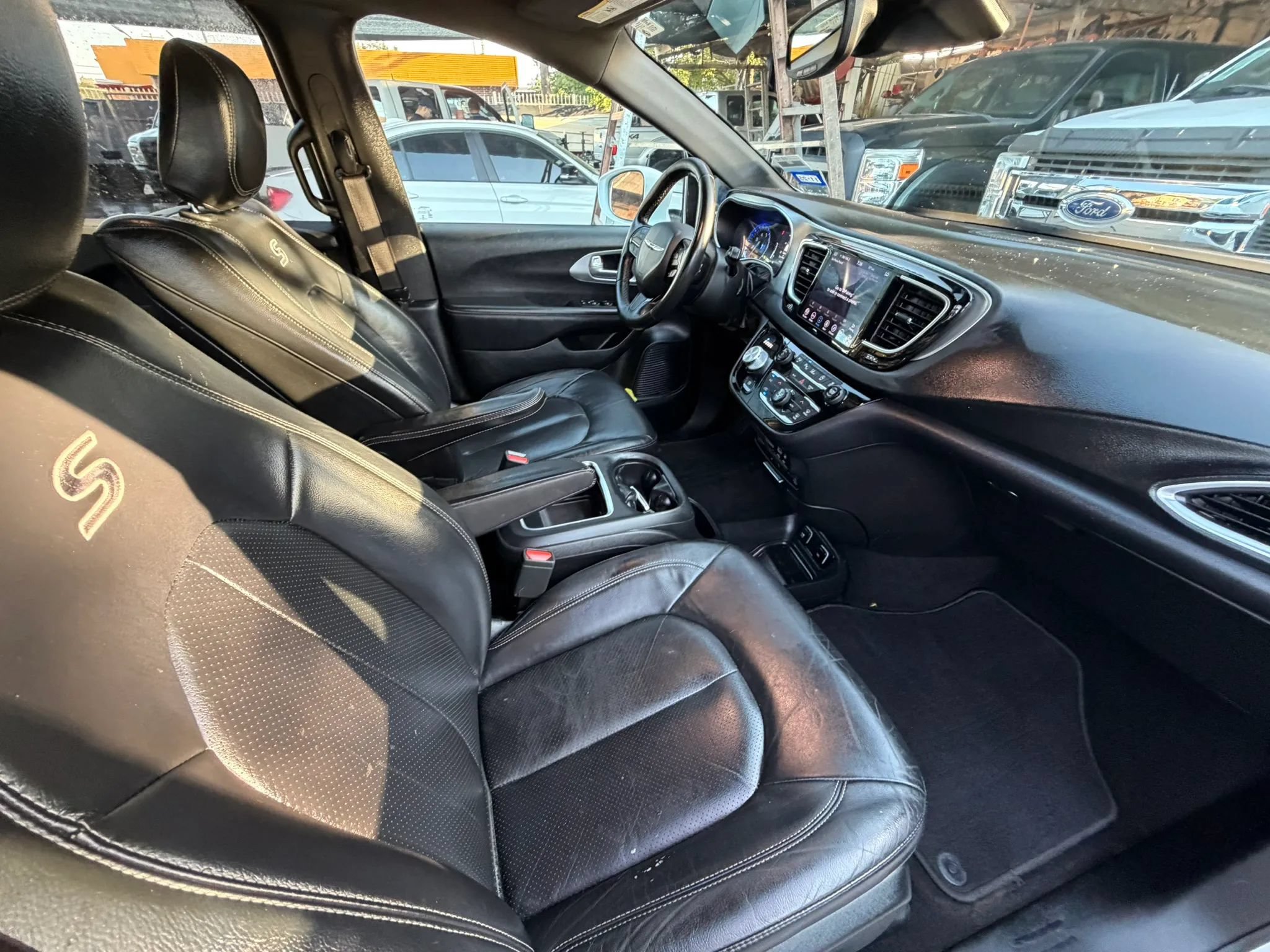 Used 2019 Chrysler Pacifica Touring-L Plus w/ Advanced Safetytec Group FWD image 29