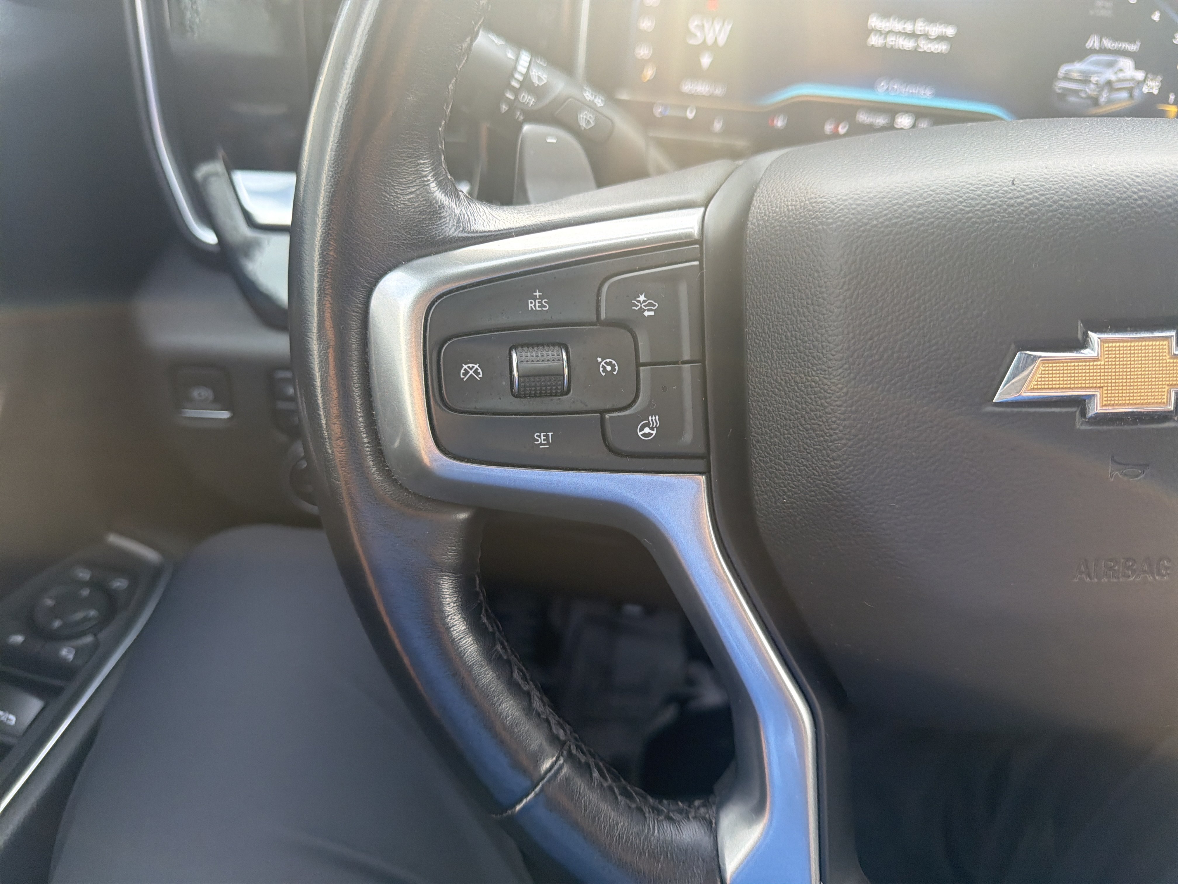 Used 2022 Chevrolet Silverado 1500 LTZ AWD/4WD image 17