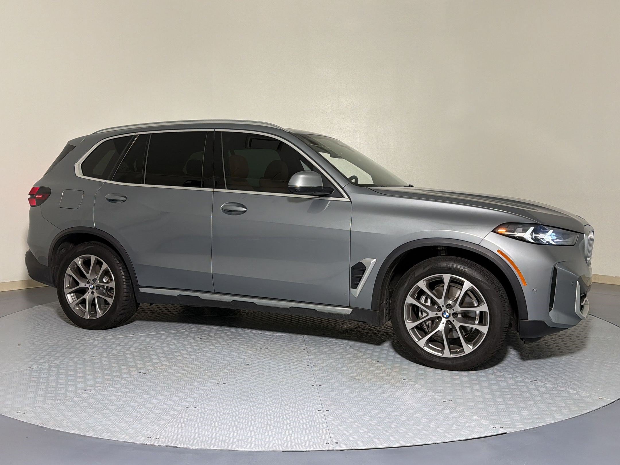 Used 2024 BMW X5 xDrive40i w/ Parking Assistance Package AWD/4WD image 7