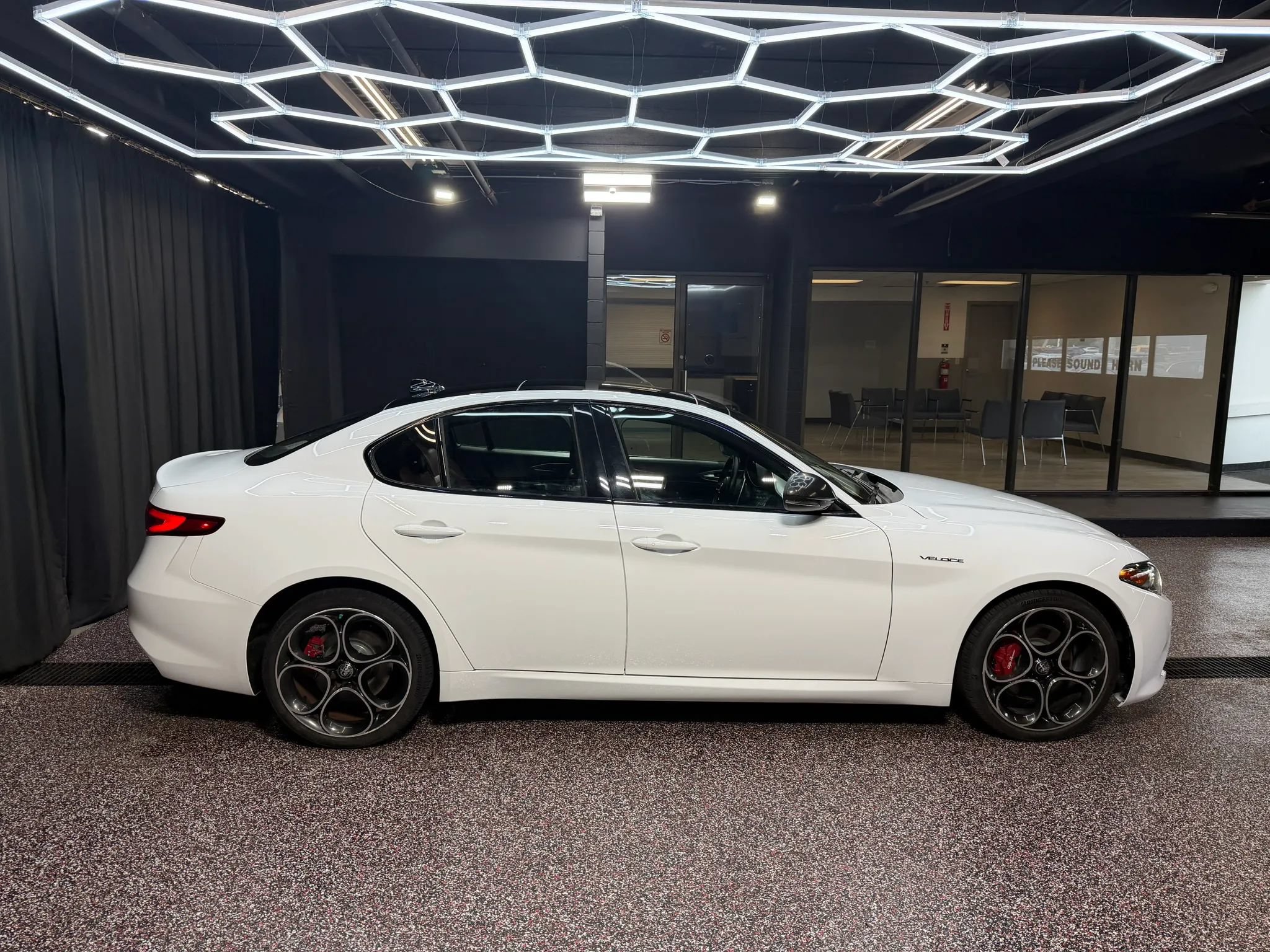 Used 2022 Alfa Romeo Giulia Veloce AWD/4WD image 7