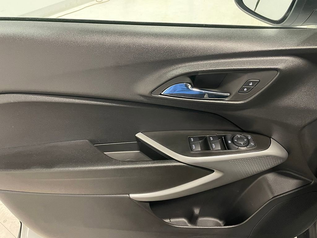 Used 2024 Chevrolet Trax RS w/ Driver Confidence Package image 17