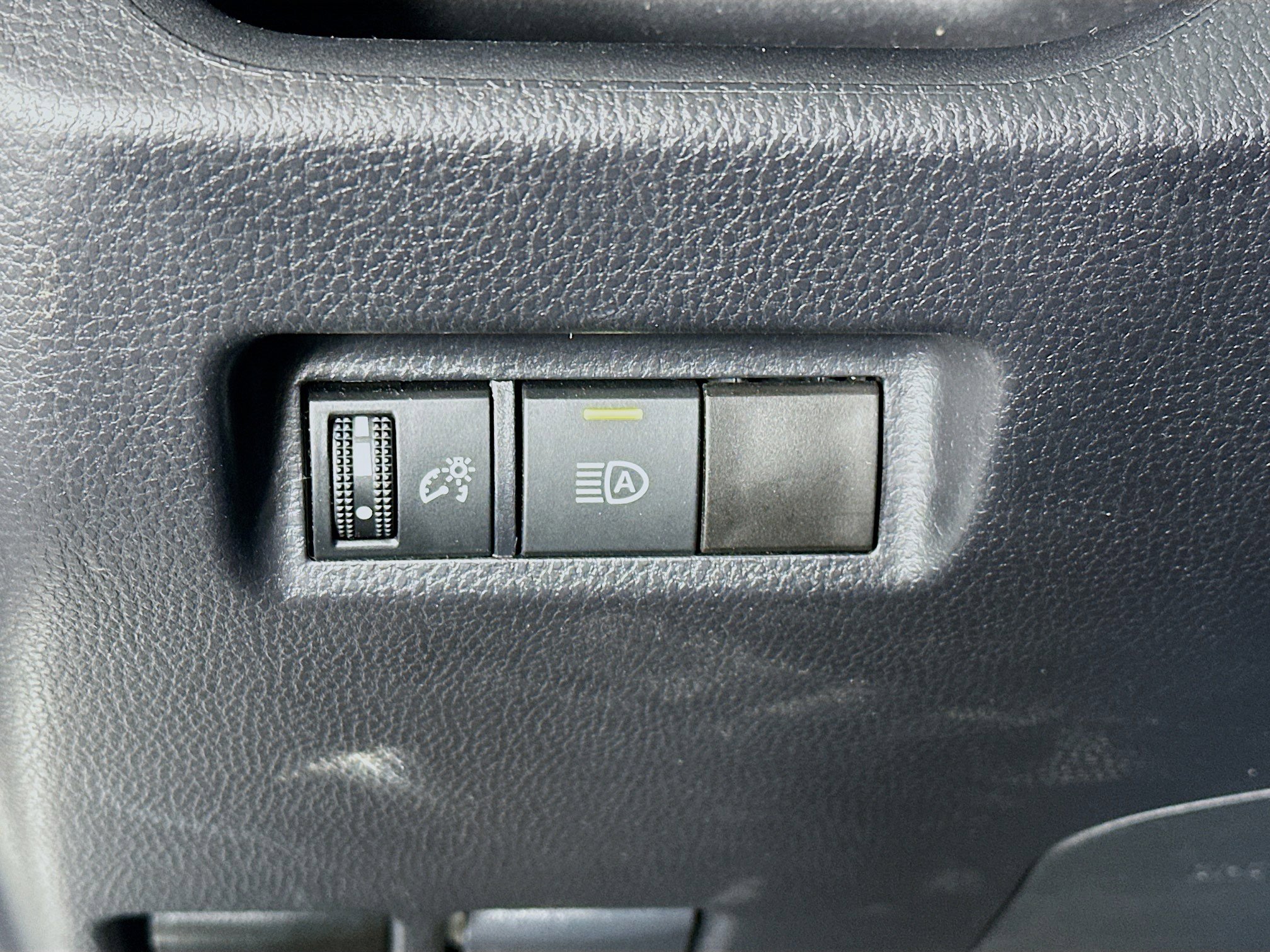 Used 2025 Toyota RAV4 XLE AWD/4WD image 17