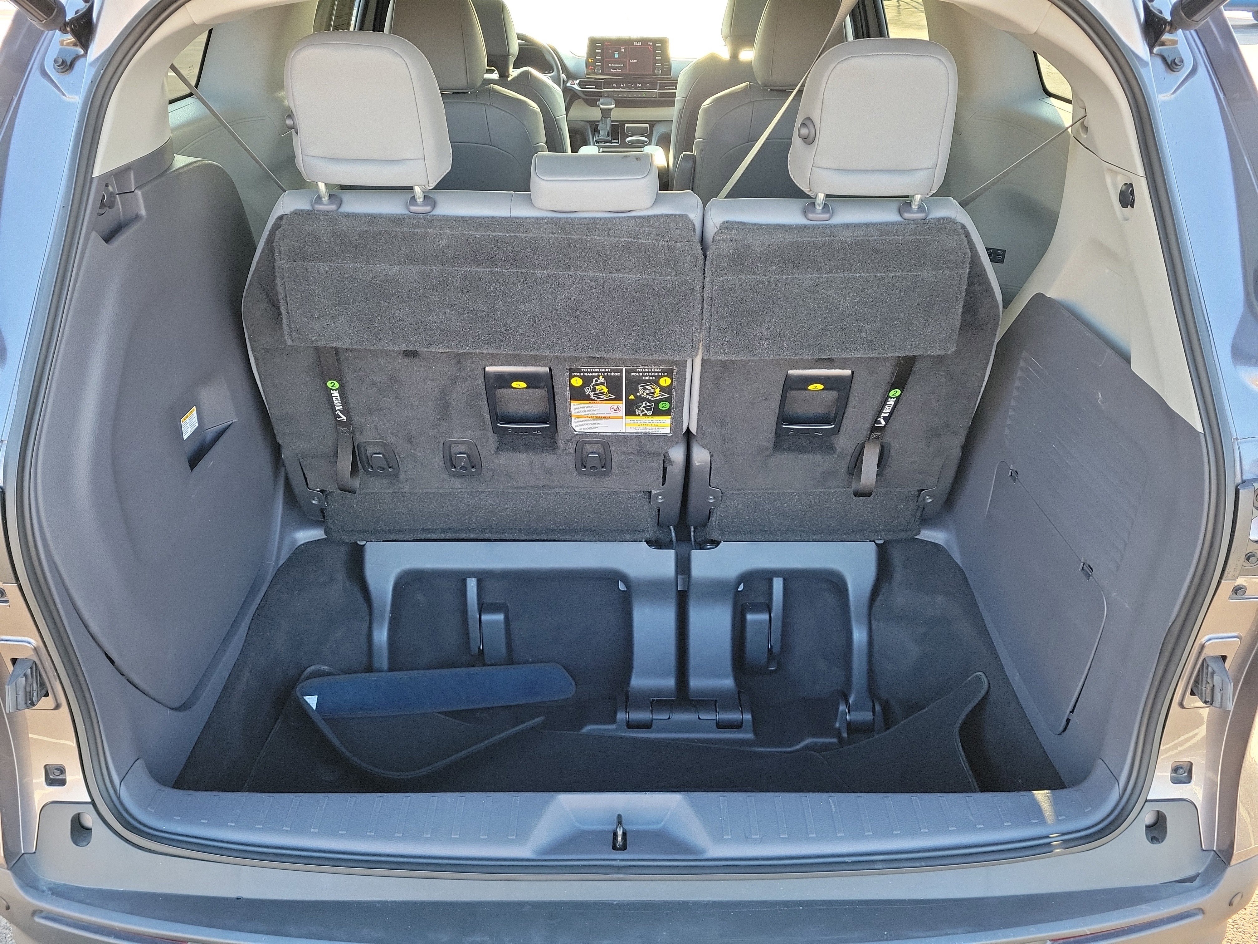 Used 2021 Toyota Sienna XLE image 8