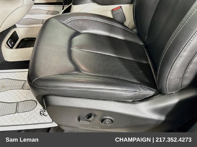 Used 2024 Chrysler Pacifica Touring-L FWD image 18