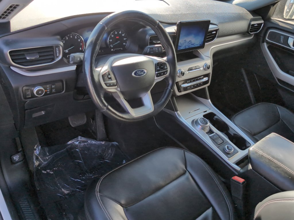 Used 2023 Ford Explorer XLT w/ Equipment Group 202A image 9