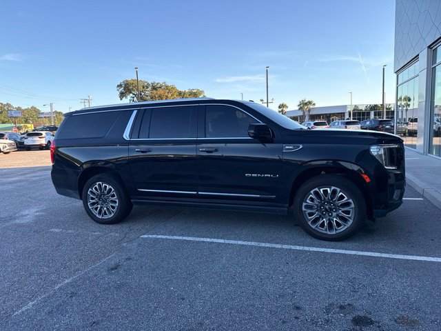 Used 2023 GMC Yukon XL Denali Ultimate AWD/4WD image 2