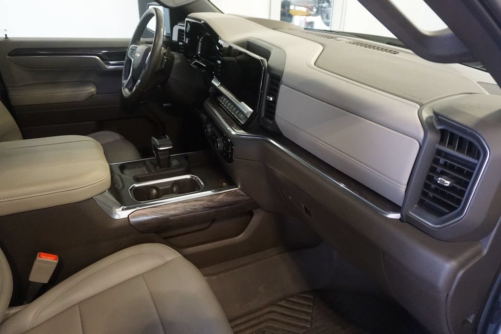 Used 2023 Chevrolet Silverado 1500 LTZ w/ LTZ Premium Package AWD/4WD image 25