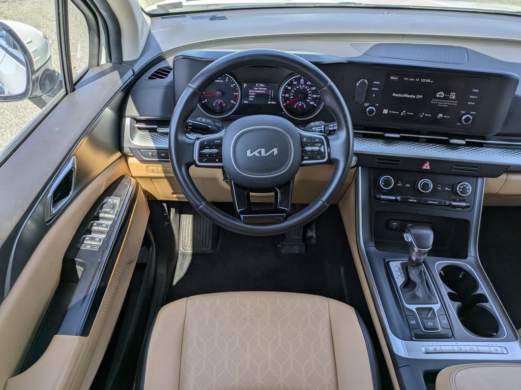 Used 2024 Kia Carnival LX FWD image 17