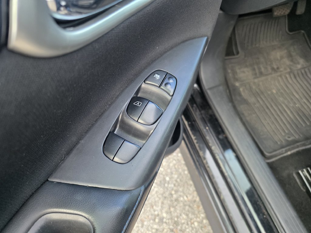 Used 2019 Nissan Sentra SR FWD image 16