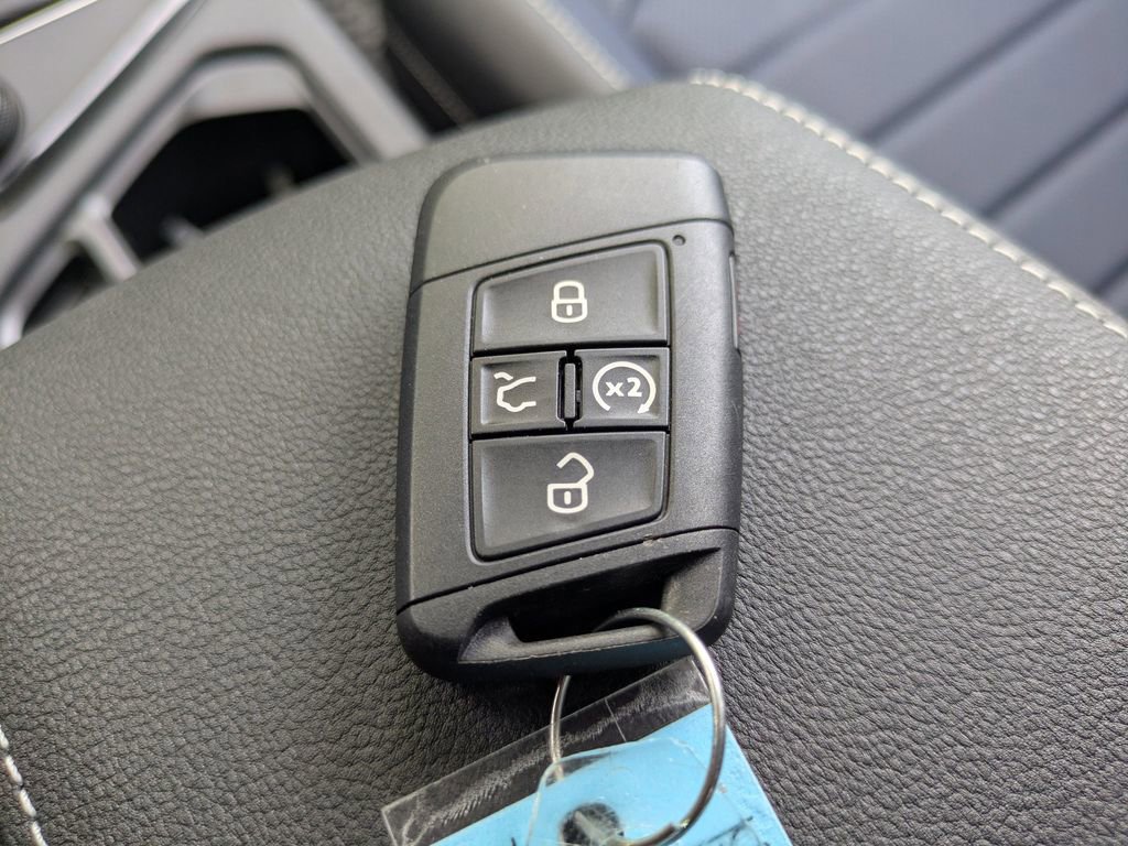 Certified 2025 Volkswagen Taos SEL image 30