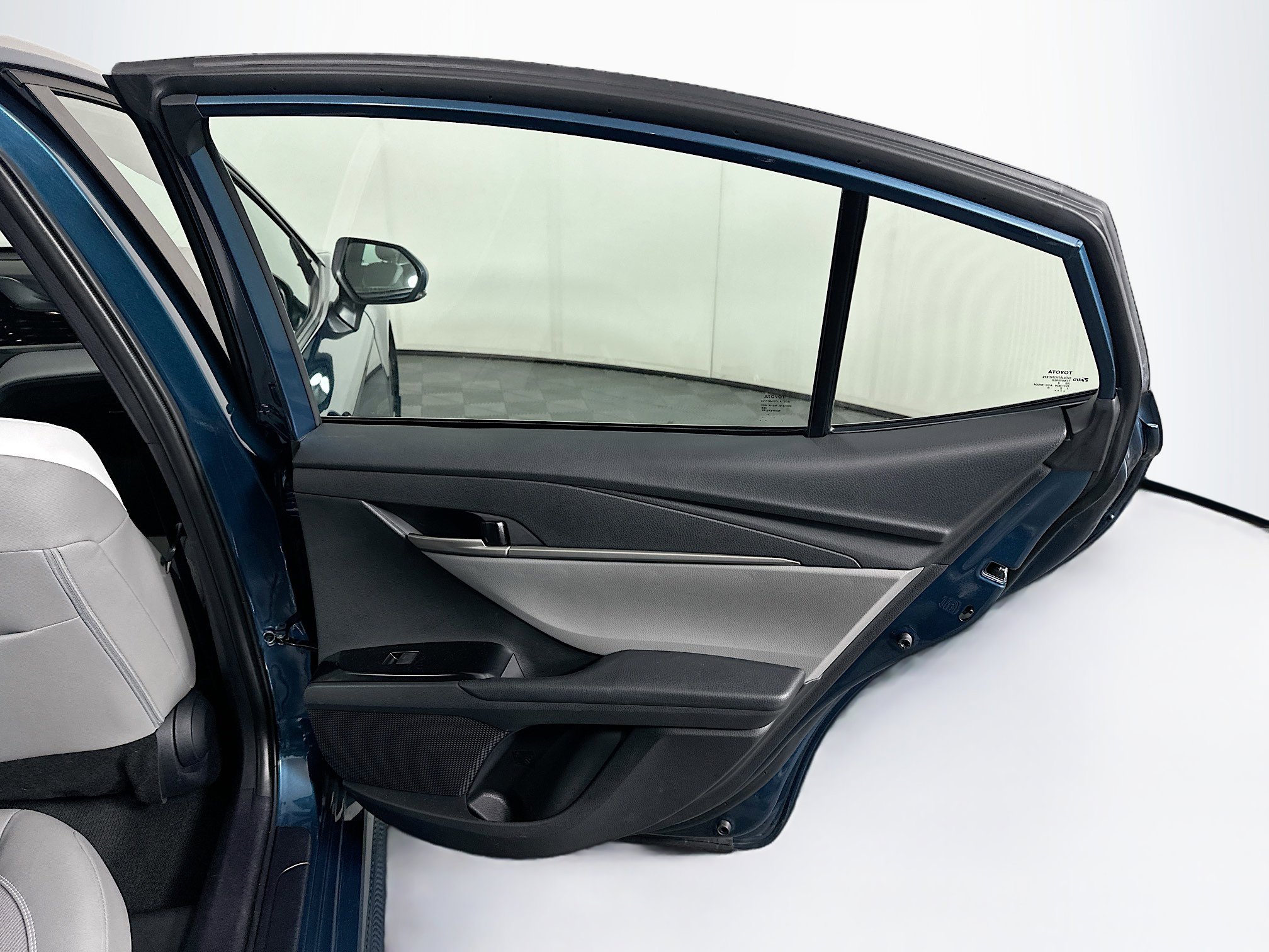 Used 2025 Toyota Camry SE image 28