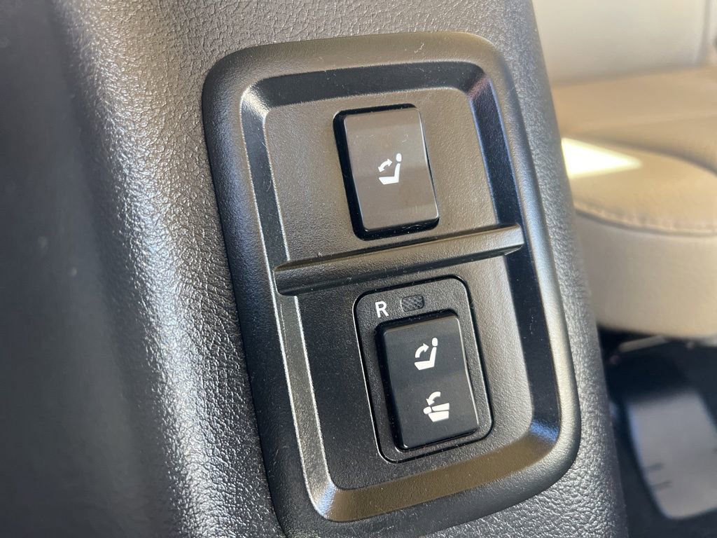 Used 2014 Toyota Sequoia Platinum image 26