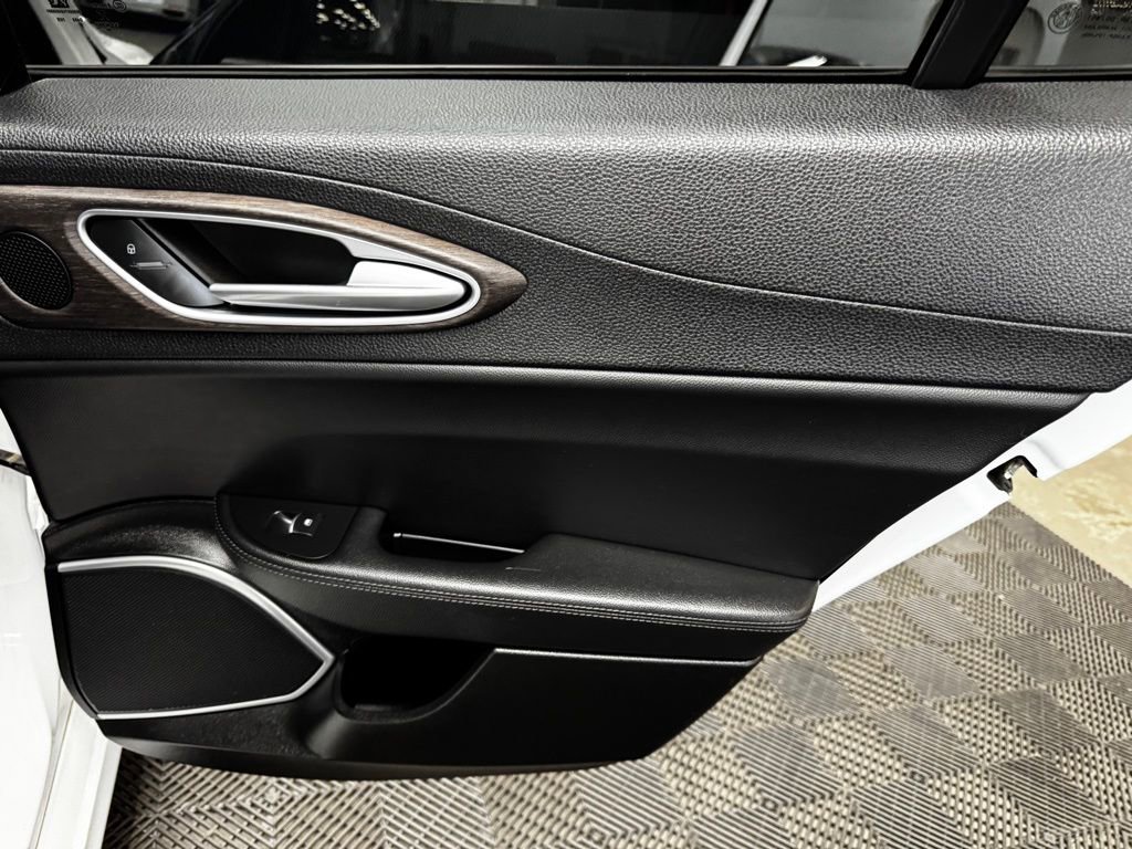 Used 2019 Alfa Romeo Giulia Ti w/ Nero Edizione image 52