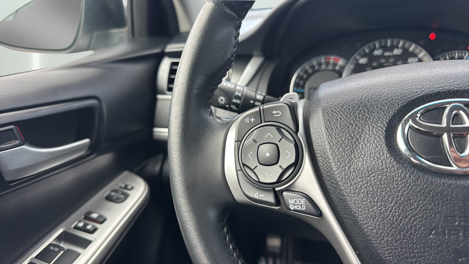 Used 2014 Toyota Camry SE FWD image 27
