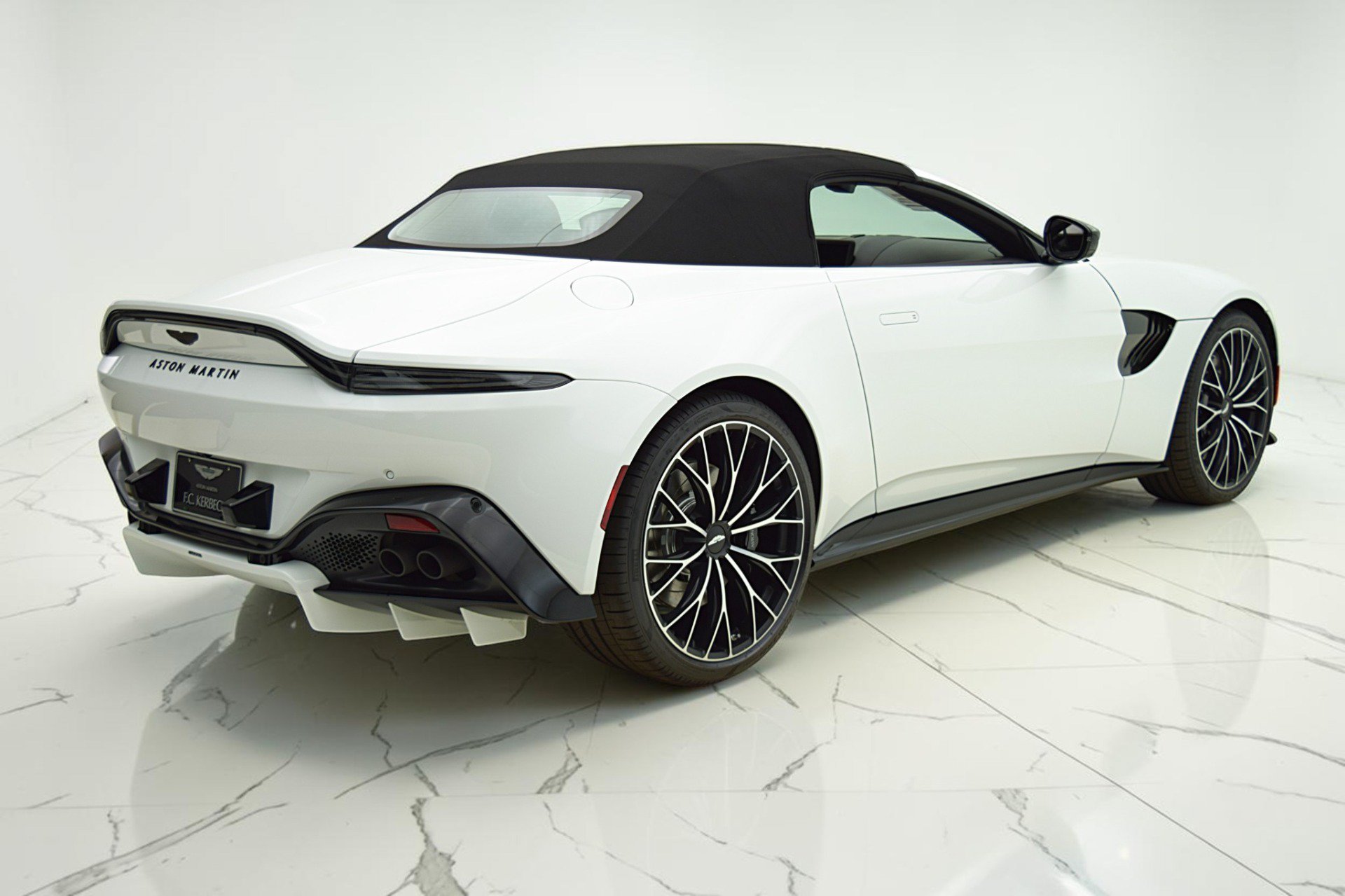 Used 2023 Aston Martin V8 Vantage Roadster RWD image 20