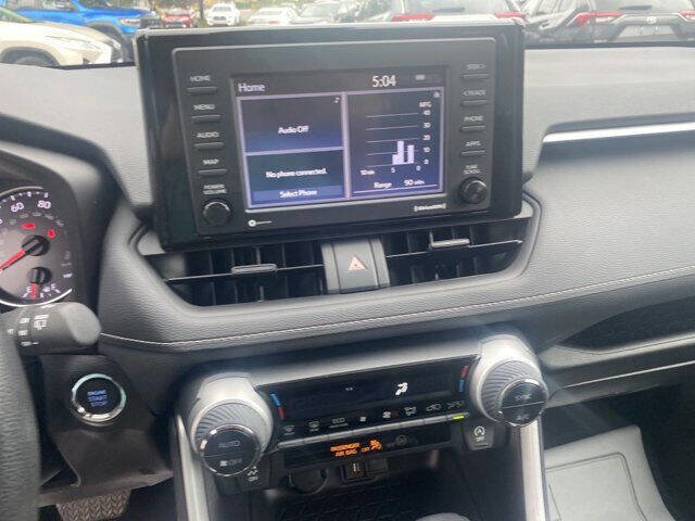 Used 2022 Toyota RAV4 XLE image 16