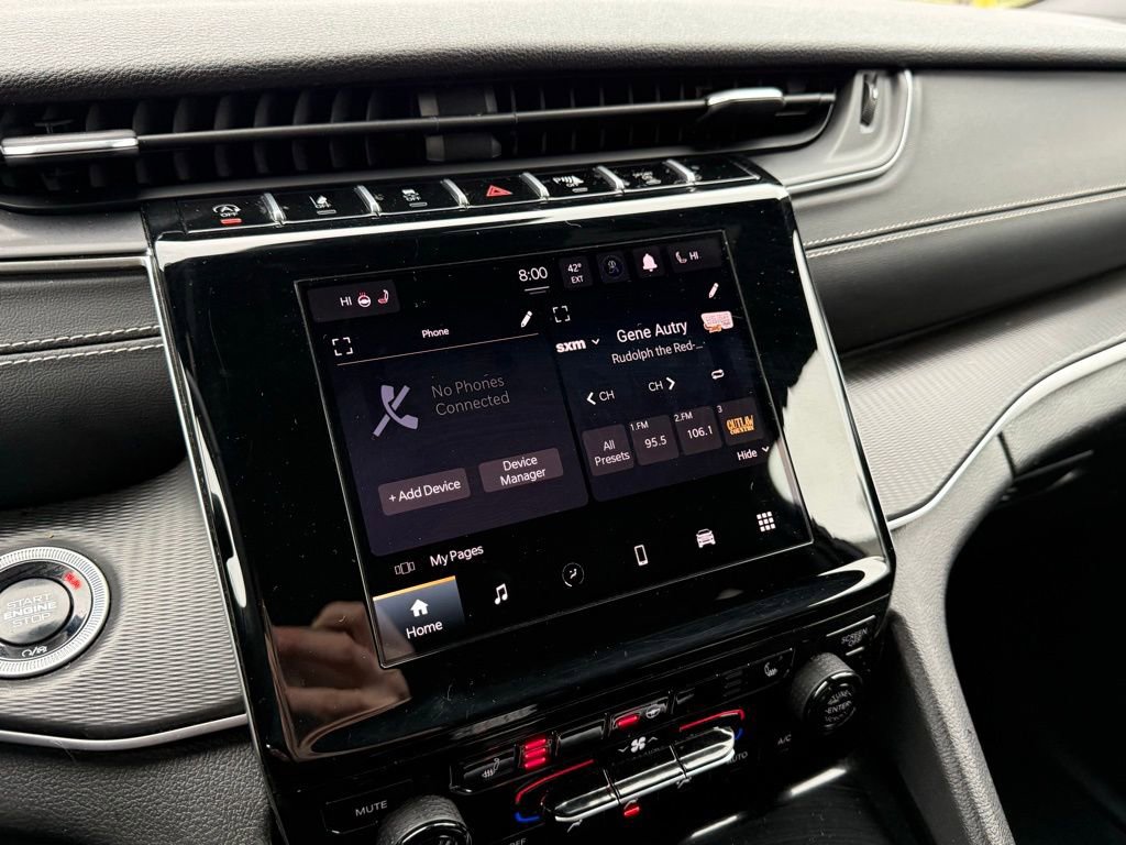 Used 2024 Jeep Grand Cherokee L Laredo image 3