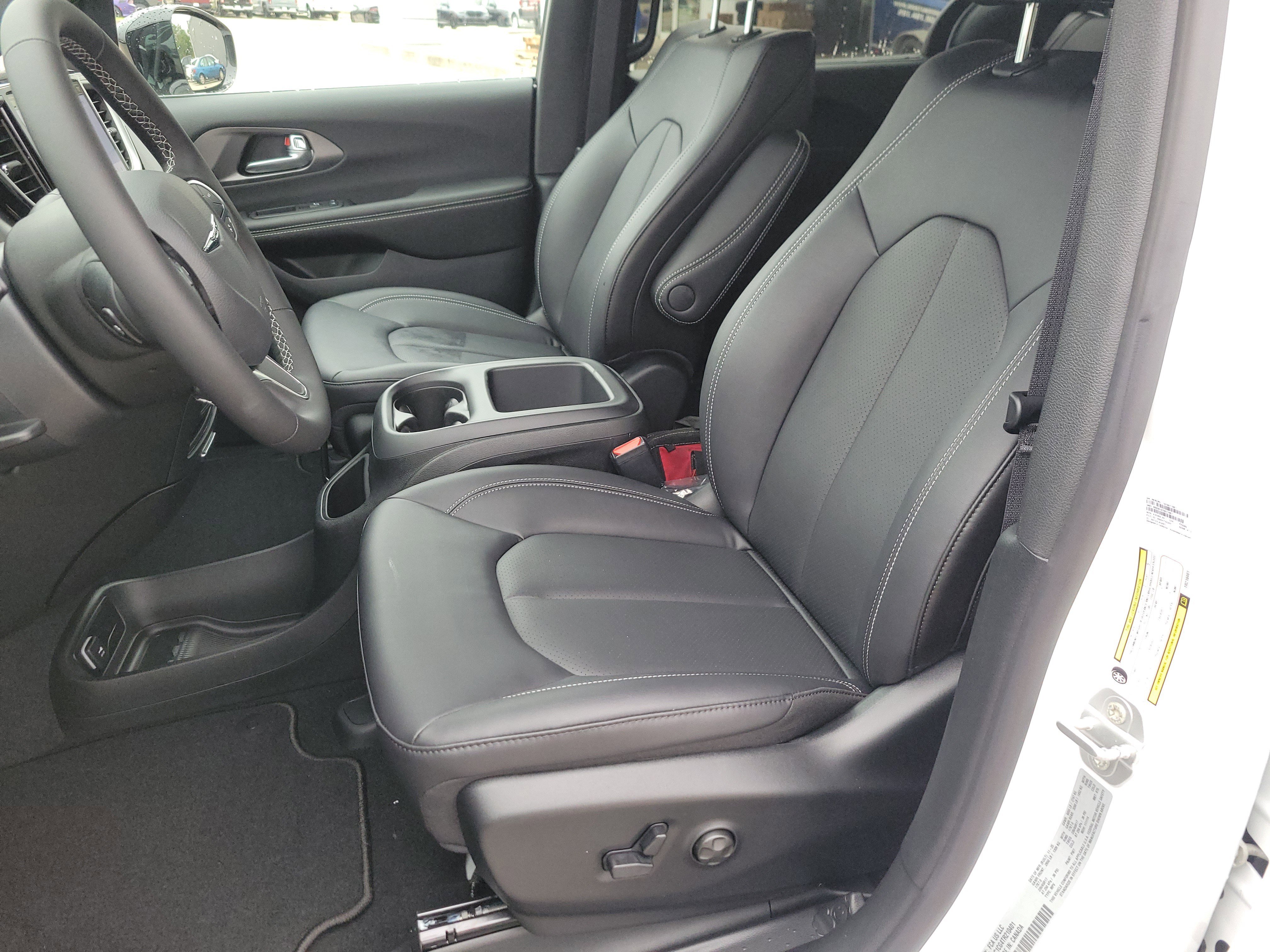 New 2026 Chrysler Voyager LX image 14